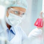 As mentes por trás do medicamento na indústria farmacêutica