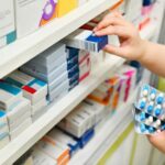 Por que um medicamento pode levar anos para chegar à farmácia?