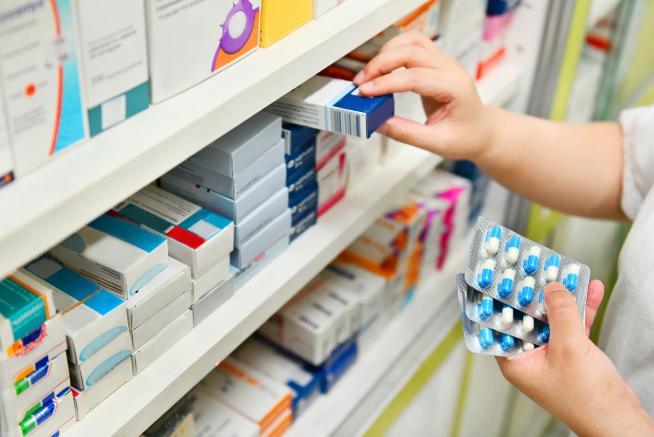 Por que um medicamento pode levar anos para chegar à farmácia?